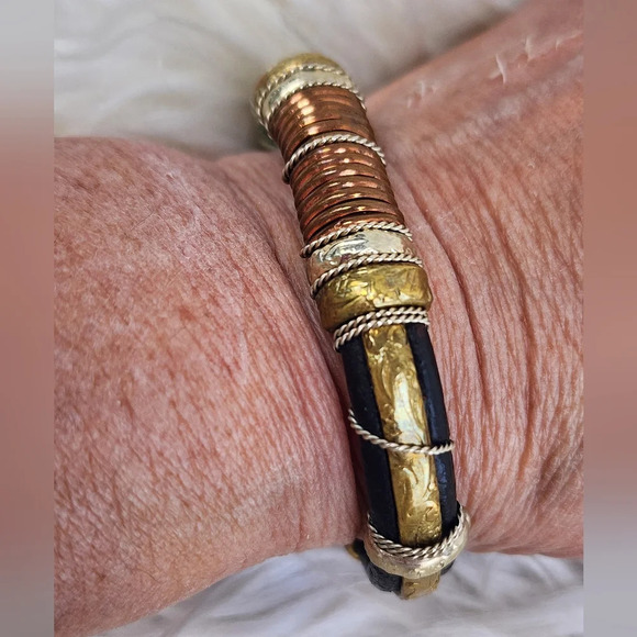 Vintage Wire‎ wrapped cuff - Picture 1 of 8